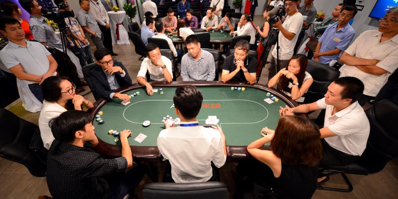 Lợi ích lớn khi theo dõi giải Poker chuyên nghiệp